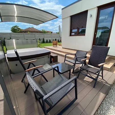 Privat Tropical House With Jacuzzi Nyaraló Siófok