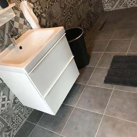 Privat Tropical House With Jacuzzi Nyaraló