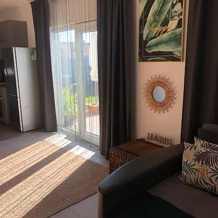 Privat Tropical House With Jacuzzi *